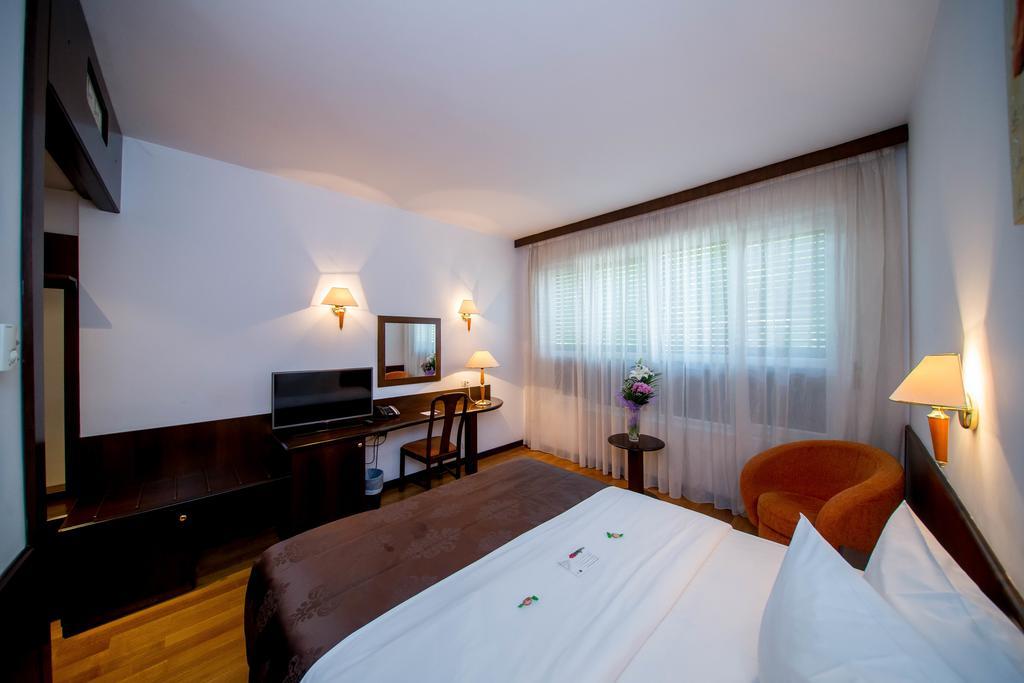 Best Western Central Hotel Arad Dış mekan fotoğraf