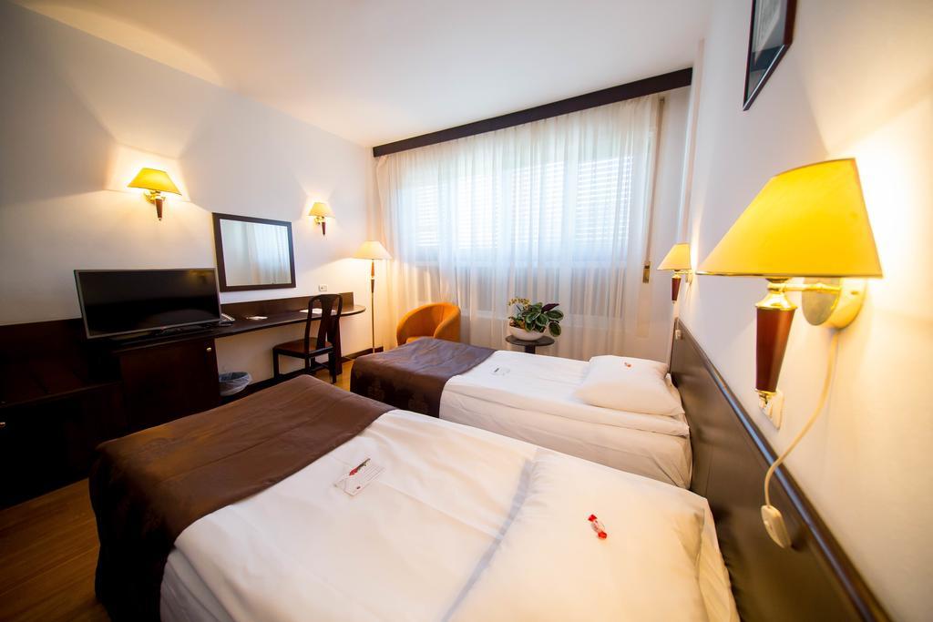Best Western Central Hotel Arad Dış mekan fotoğraf