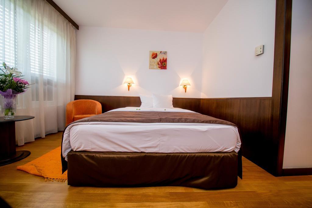 Best Western Central Hotel Arad Dış mekan fotoğraf